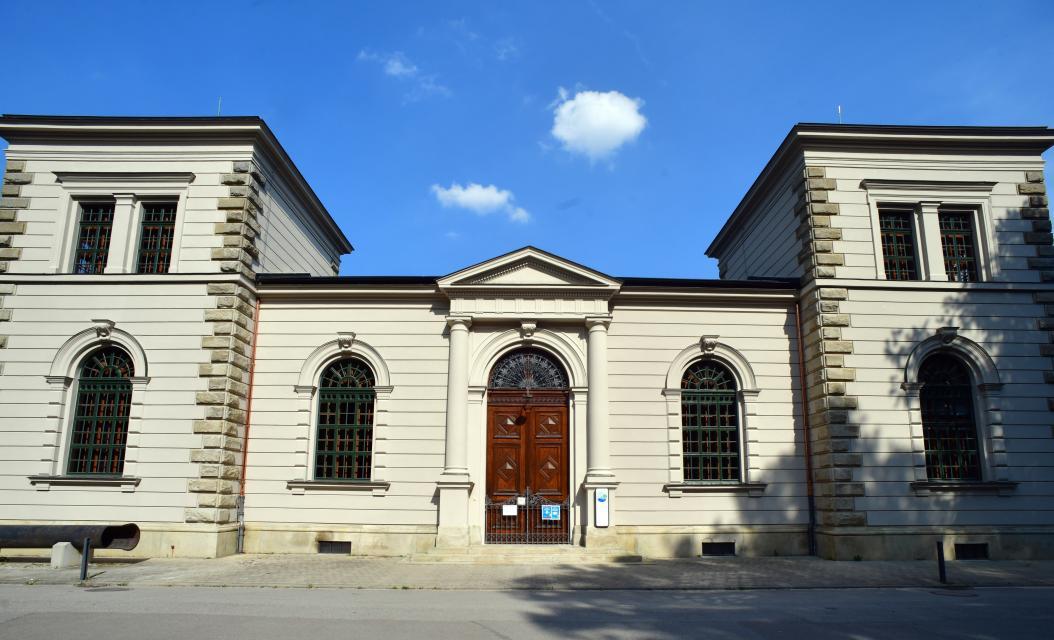 Frontansicht des Wasserwerks am Hochablass