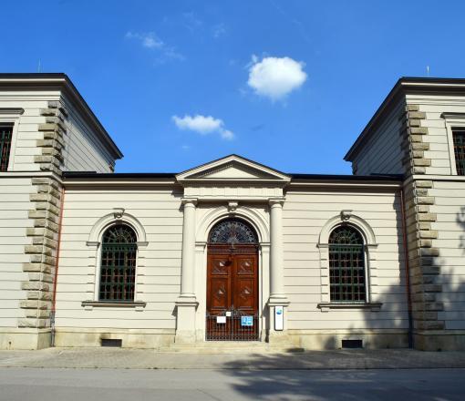 Frontansicht des Wasserwerks am Hochablass